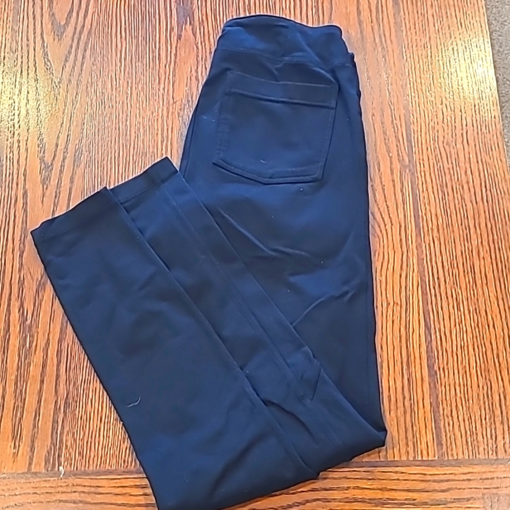 Athleta pant.  Back pockets and side pockets